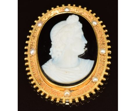 Victorian brooch set with an onyx cameo depicting Apollo Belvedere within a pearl border, tests at 14k gold, 22g, 4 x 5cm&nbs