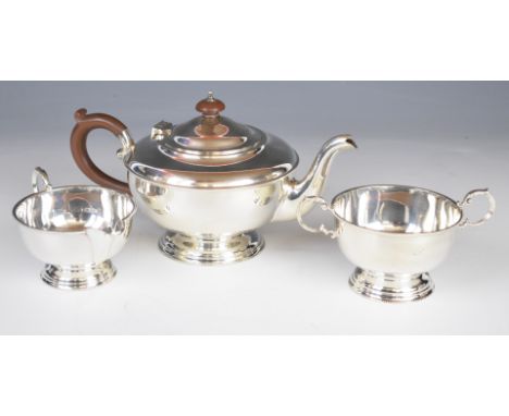 Hallmarked silver three piece tea set, Birmingham 1931 maker William Suckling Ltd, tallest 13.5cm, weight 660g