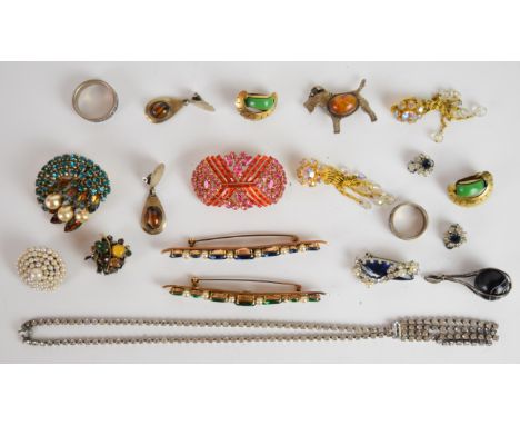A collection of jewellery including two Celtic silver rings, silver pendant set with agate, pair of silver earrings, silver d