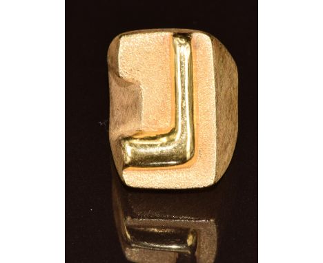 An 18ct gold ring by Burle Marx, 12g, size J