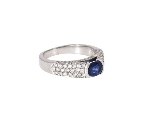 Ring mit Saphir und Brillanten von zus. ca. 1,10 ct, mittlere Farbe u. Reinheit, Saphir ca. 1,2 ct, WG 18K, 10 gr, RW: 64, 21