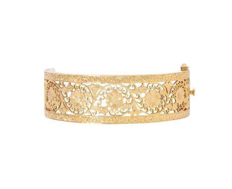 Filigran verzierter Armreif, Gelbgold 18K, 61 gr, Innenumfang ca. 19 cm, 2. Hälfte 20. Jahrhundert, leichte Tragespuren.| Ban