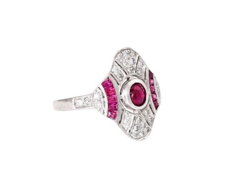 Ring mit Rubinen und Diamanten von zus. ca. 0,25 ct im Achtkantschliff, 1 Rubincabochon, ansonsten Carrés, WG 700/000, 3,7 g,