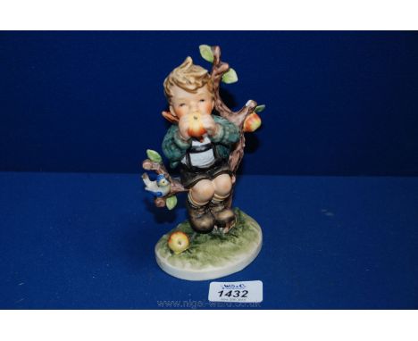 A Goebel figure 'An apple a day'