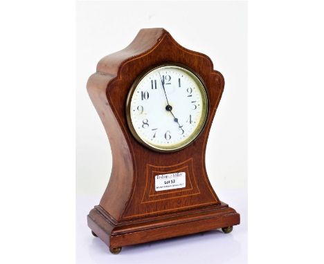 Edwardian mahogany mantel clock, of shaped form with boxwood inlay, white enamel dial with arabic numerals, raised on four br
