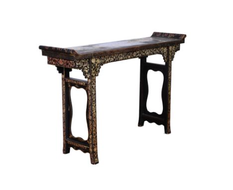 A Chinese painted lacquer altar table with playing boys, 19th C.H 85,5 - L 140,5 - D 35 cm