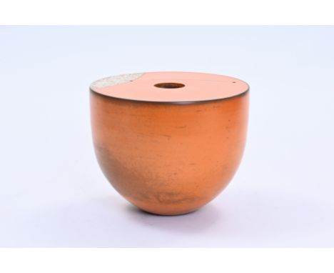 Tjok Dessauvage (1948): Untitled, polychrome glazed and engraved terracotta, dated (19)95H 15 cm - Dia.: 19 cm  Tjok Dessauva