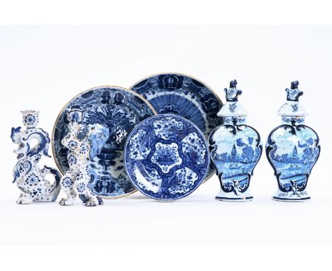 A varied collection of blue and white Dutch Delftware, 18th/20th C.Dia.: 34,5 - 31 - 23 cm (the plates) H 33,5 cm (the vases)