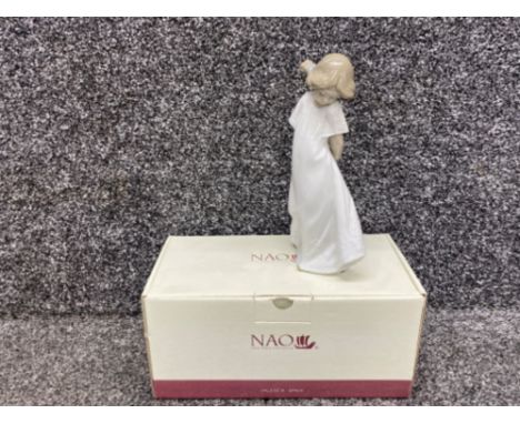 Nao by Lladro figurine ‘So shy’ with original box