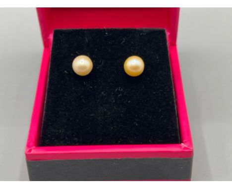 A pair of freshwater Pearl stud earrings