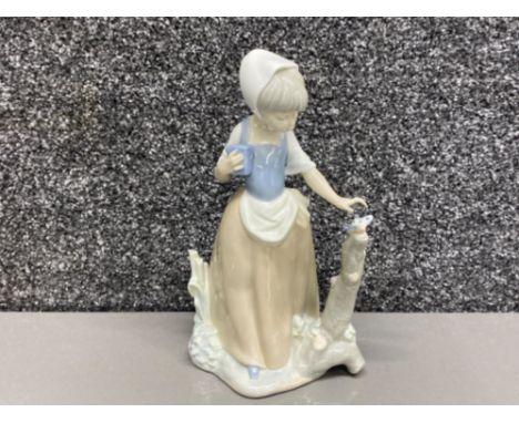 Nao by Lladro figurine ‘Girl with butterfly’