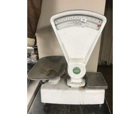 Set of Avery shop scales 