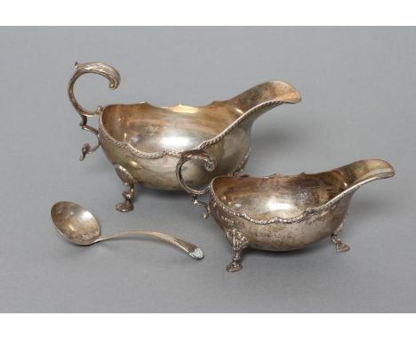 A GEORGIAN STYLE SILVER SAUCEBOAT, maker A Marston & Co., Birmingham 1978, the oval bowl with cast and applied gadrooned rim,