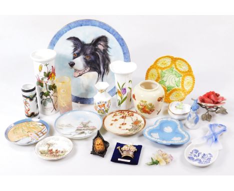 Various collectables, to include a Portmeirion vase, 18cm H, Wedgwood clover shaped dish, other vases, plates, saucers, wall 