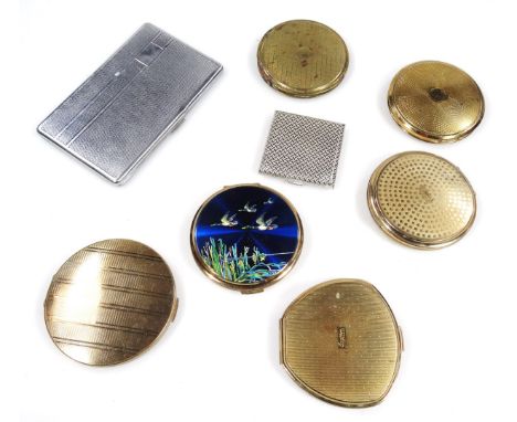 Various powder compacts, Art Deco style and others, to include a Stratton circular example, with engine turned decoration, wi