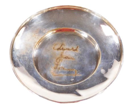 An Edwardian silver dish, of small proportion, the circular body centring engraving Johnny, Sheffield 1902, 10cm dia., 1½oz, 