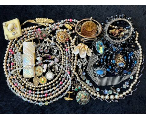 A Collection of Vintage Costume Jewellery to include necklaces, pearls, brooches, gold tone necklaces and bracelets etc.