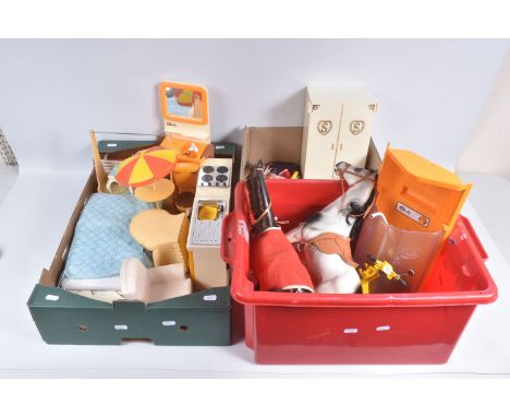 A QUANTITY OF UNBOXED ASSORTED 1970'S AND LATER SINDY DOLL CLOTHING AND ACCESSORIES, quantity of unmarked contemporary clothi