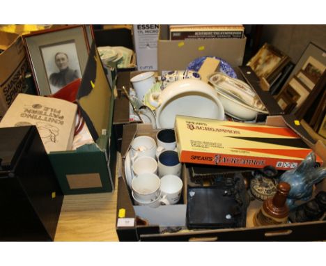 TWO TRAYS OF CERAMICS TO INC ROYAL WORCESTER EVESHAM CHINA & A TRAY OF TEXTILES