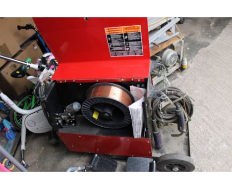 A LINCOLN ELECTRIC COMPACT 220 WELDER