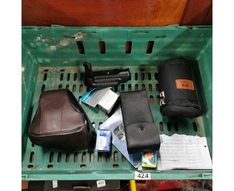 BOX OF CAMERA ITEMS