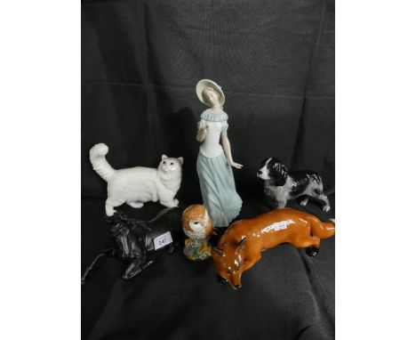 A mixed lot of various ceramics comprising Beswick model horse, Beswick Spaniel, Beswick Barn Owl, Beswick cat, a further mod