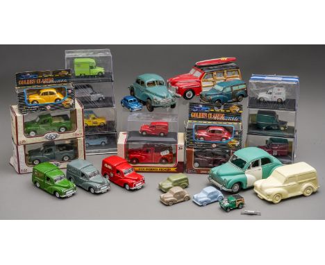A collection of various Morris Minor diecast vehicles and ceramic ornaments plus a tray of 6 Oxford Diecast Roadshow Morris M