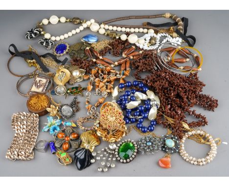 A quantity of costume jewellery, including brooches, beads, earrings, necklaces, bangles, etc, including Boucher 'Narcissus' 