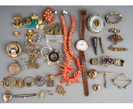 A good collection of Victorian Edwardian and later jewellery, including 9ct ring, chains, pendant, charm etc (combined weight