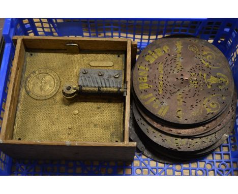 A small polyphon with numerous discs (later case).
