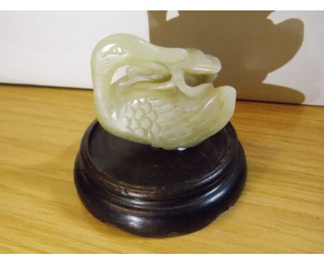 JADE GROUP OF A MANDARIN DUCK ON A HARDWOOD BASE 5CM