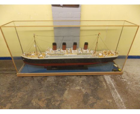 SCALE MODEL OF RMS TITANIC IN GLAZED CASE 171 X 80 X 34CM