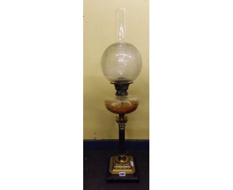 19TH CENTURY BRASS EMBOSSED CORINTHIAN COLUMN OIL LAMP WITH AN ETCHED GLASS RESERVOIR AND ETCHED GLOBULAR SHADE