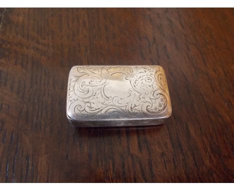 BIRMINGHAM SILVER GILT SNUFF BOX OF RECTANGULAR FORM ENGRAVED WITH ACANTHUS SCROLL DECORATION 4.5CM