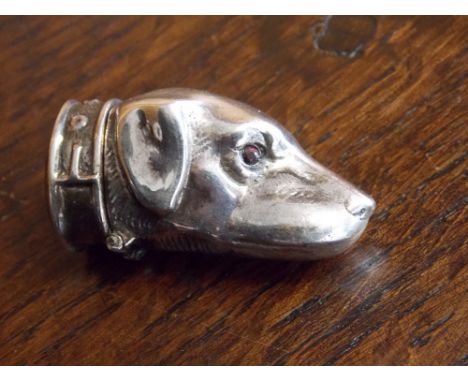 STERLING SILVER NOVELTY VESTA CASE IN THE FORM OF A GUN DOG'S HEAD WITH INSET RED EYES 5CM