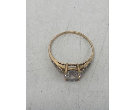 Three 9ct gold ladies dress rings, each set with semi precious stones, sizes K-M, 5.4g.
