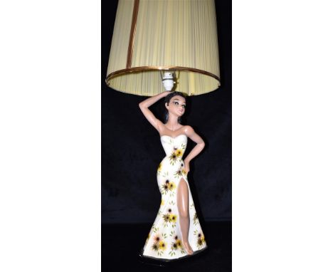 A DURON MID CENTURY KITSCH FIGURAL TABLE LAMP  with plaster Tretchikoff style lady supporting light with original ribbon shad