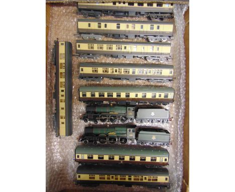 [OO GAUGE]. A B.R. (W.R.) COLLECTION comprising a Hornby No.R2551, B.R. Castle Class 4-6-0 tender locomotive 'Fairey Battle',