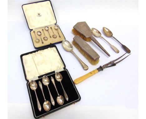 A CASED SET OF FIVE SILVER TEASPOONS a cased set of six seal end teaspoons; a Victorian silver fiddle pattern dessert spoon; 