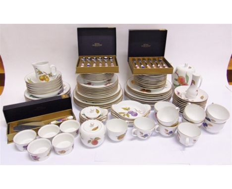 AN EXTENSIVE COLLECTION OF ROYAL WORCESTER 'EVESHAM' PATTERN CERAMICS,  including boxed 'Evesham Gold' cake slice and two box