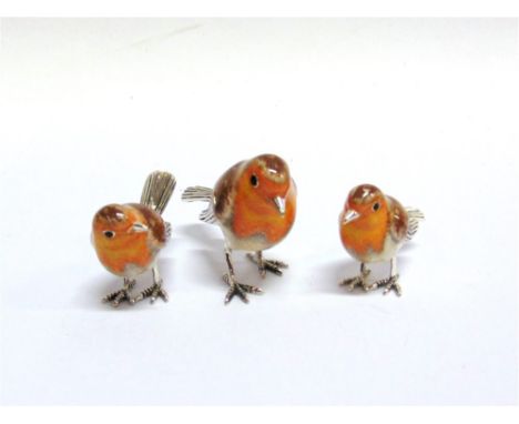 SATURNO, ITALY: A GRADUATED SET OF THREE SILVER AND ENAMEL ROBINS,  the largest approx 65mm beak to tail