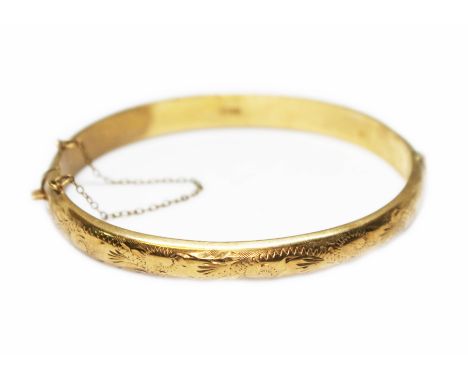 A hallmarked 9ct gold bangle, diam. approx. 5.5cm, wt. 10.8g.  