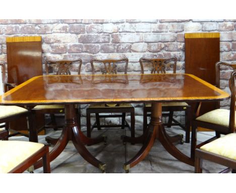 GOOD MODERN REGENCY-STYLE MAHOGANY &amp; SATINWOOD CROSSBANDED TWIN PEDESTAL DINING TABLE &amp; CHAIRS, table with triple ree