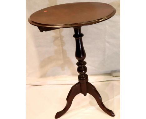 A 19th century mahogany tripod wine table with tilting top, D: 49 cm. Not available for in-house P&amp;P, contact Paul O'Hea 