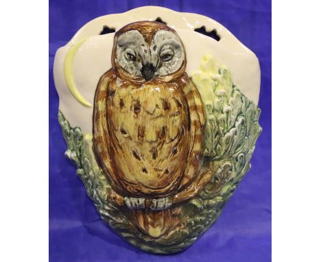 Royal Doulton ceramic Owl wall pocket, H: 18 cm, no cracks, chips or visible restoration. P&amp;P Group 2 (£18+VAT for the fi