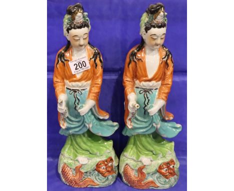 Pair of ceramic Oriental figurines, H: 39 cm. No cracks, chips or visible restoration. P&amp;P Group 3 (£25+VAT for the first