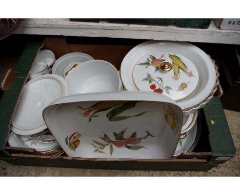 A collection of Royal Worcester 'Evesham' pattern dinnerwares. 
