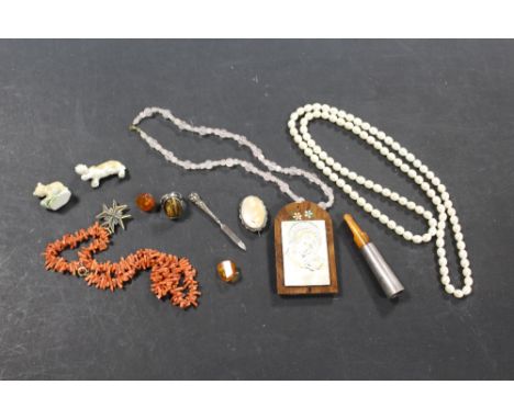 A BAG OF JEWELLERY & COLLECTABLES INC SILVER ITEMS