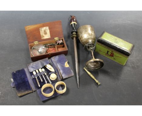 A TRAY OF COLLECTABLES TO INCLUDE A SHARPENING STEEL