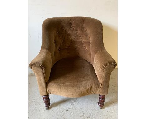 Button back lounge chair on turned legs and castors (H94cm W70cm D74cm)
